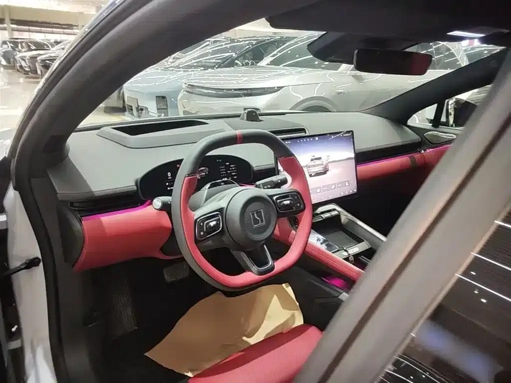 Jike 007GT 2025 Rear-Wheel Drive Intelligent Driving Edition 75kWh — миниатюра 10