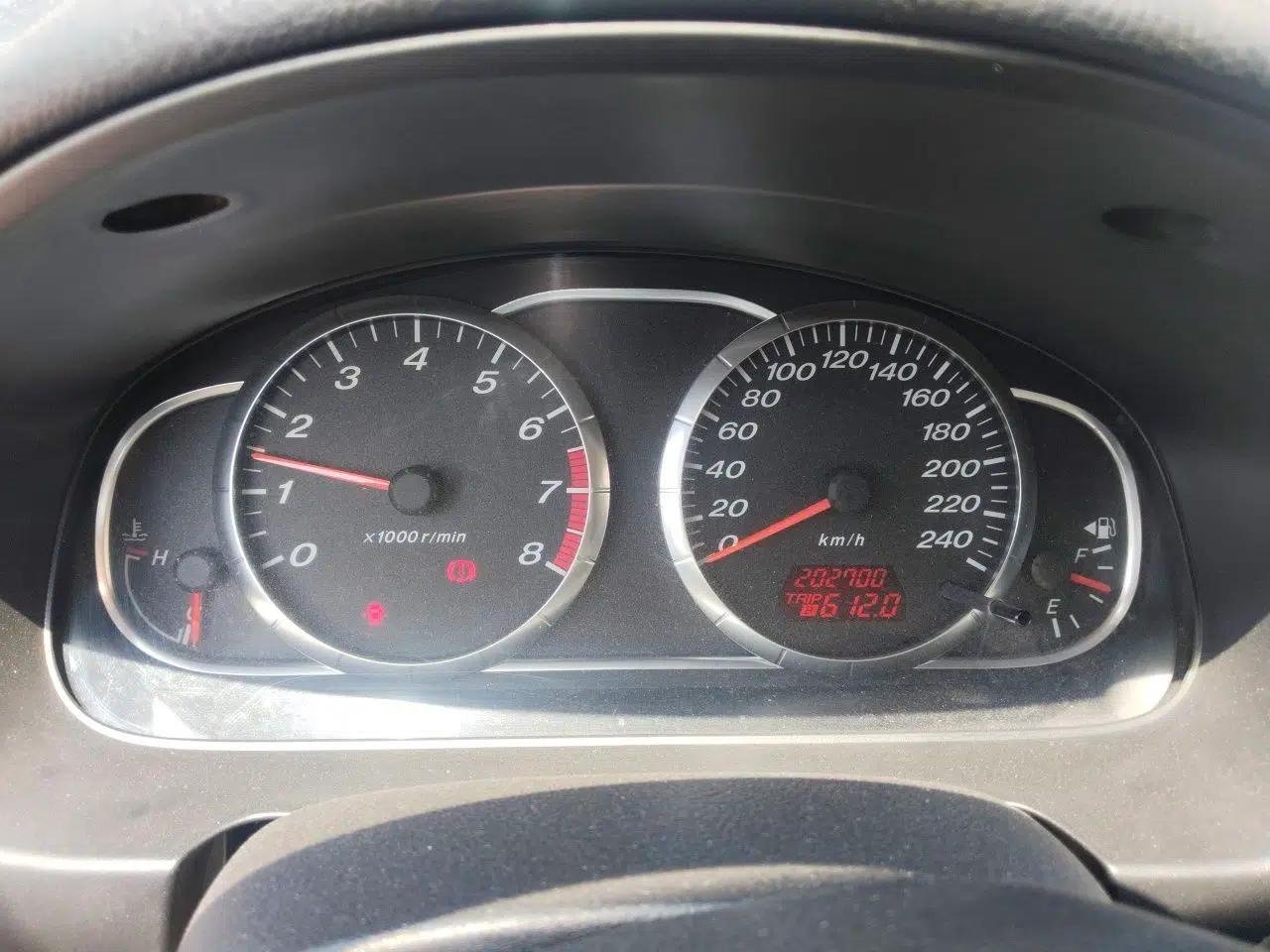 Mazda 6 2011 2.0L Manual Trim — миниатюра 12
