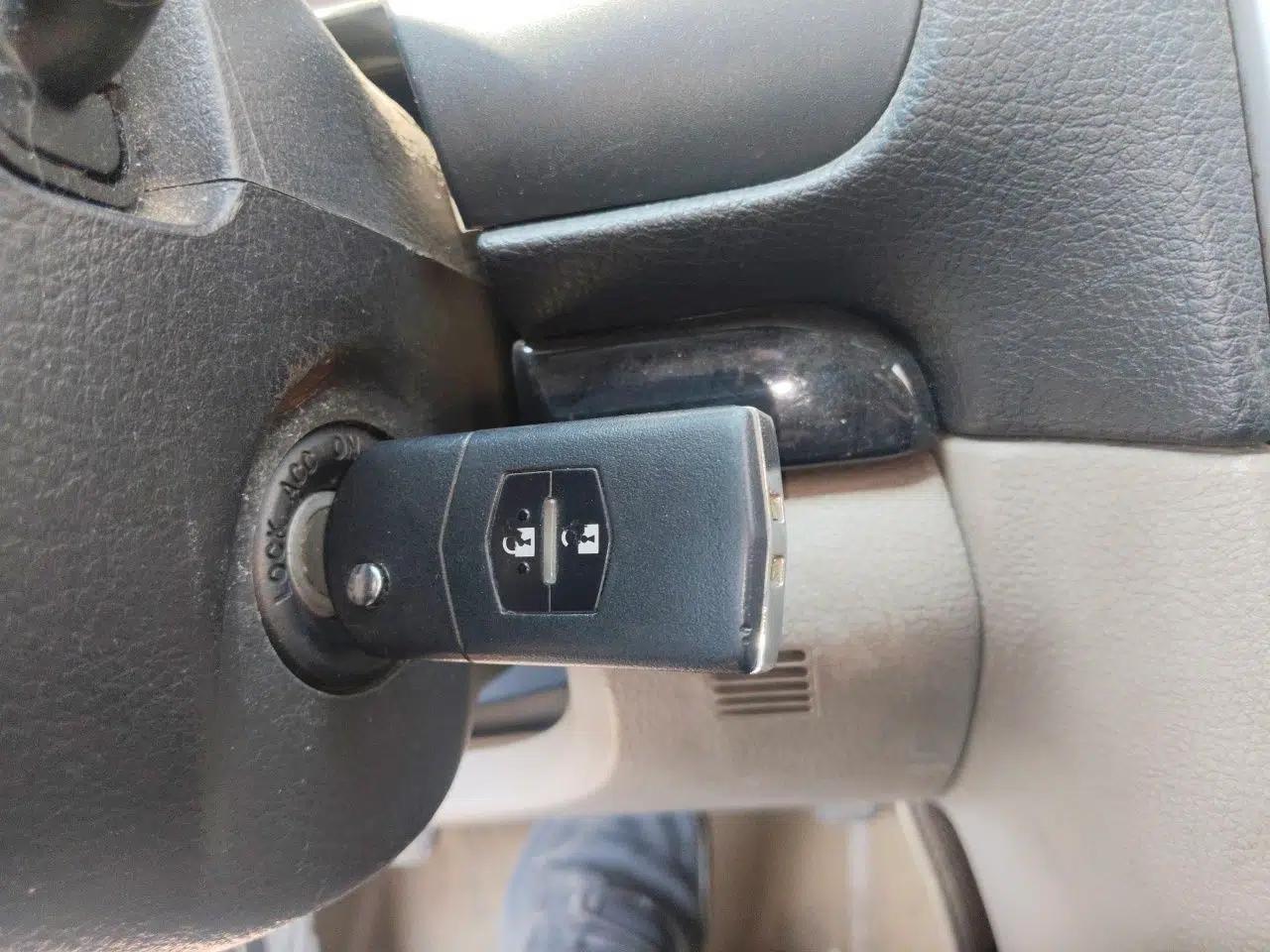 Mazda 6 2011 2.0L Manual Trim — миниатюра 9