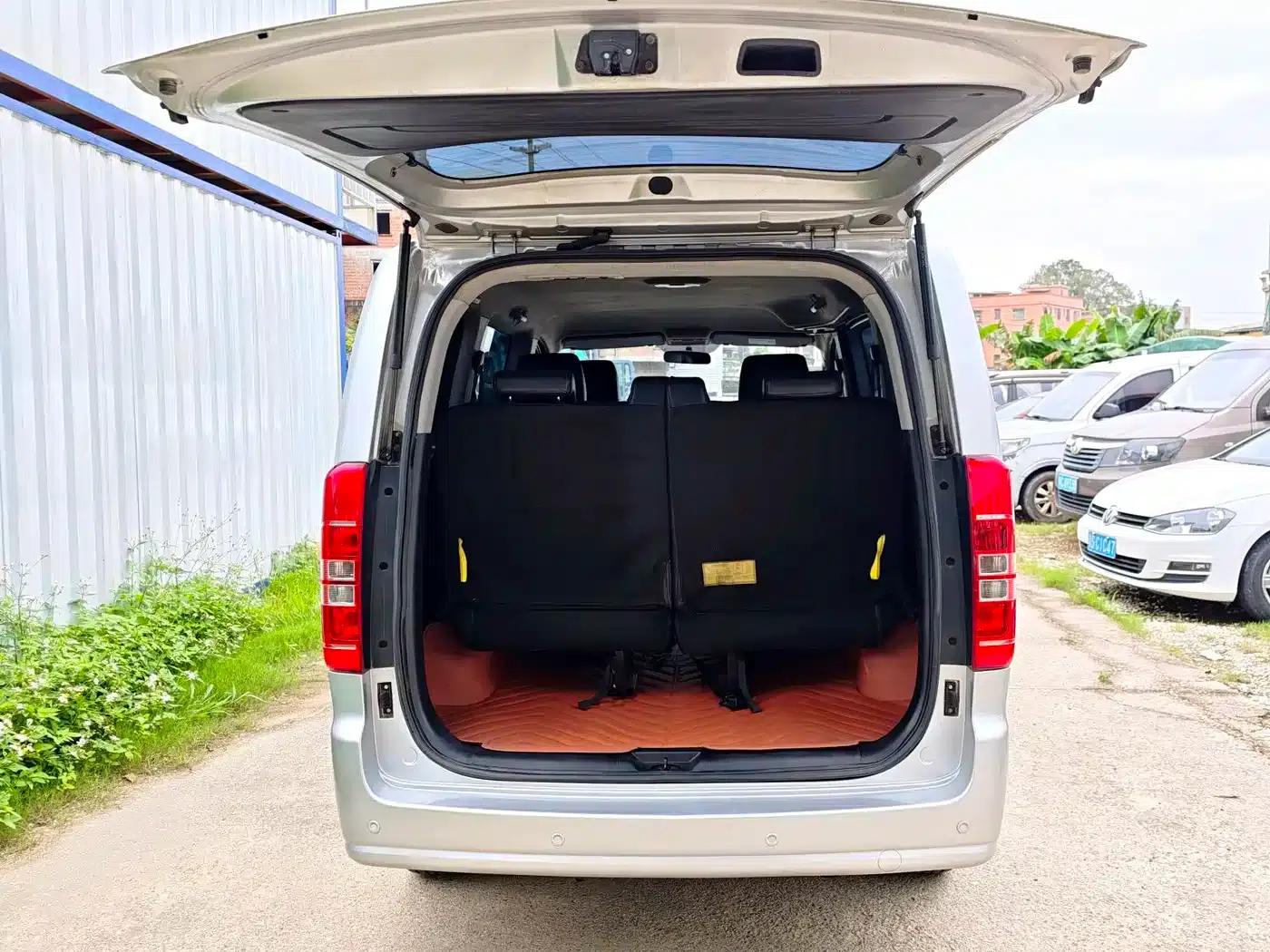 Refine M3 2016 IKEA Edition 1.6L Luxury — миниатюра 27