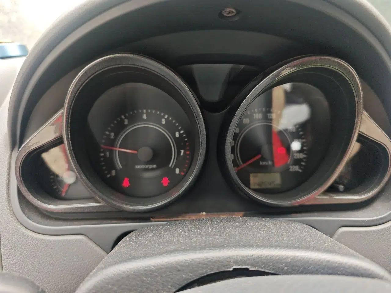 Mazda 2 2009 1.5L Manual Value Edition — миниатюра 12