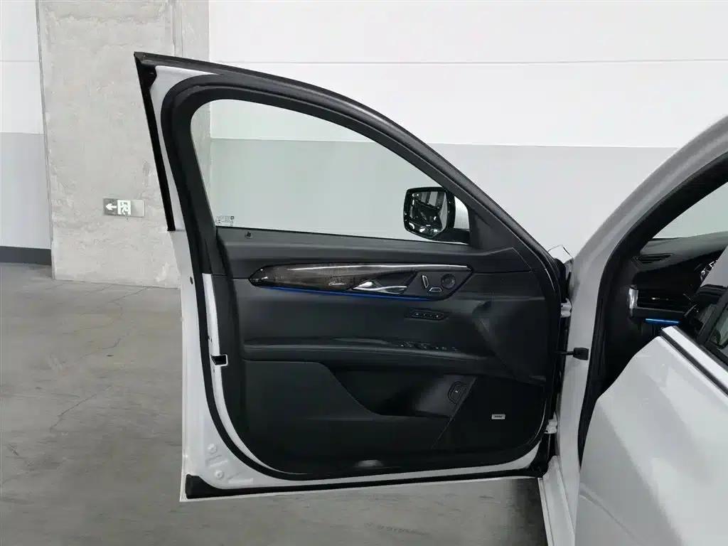 2021 Cadillac CT6 28T Luxury — миниатюра 8