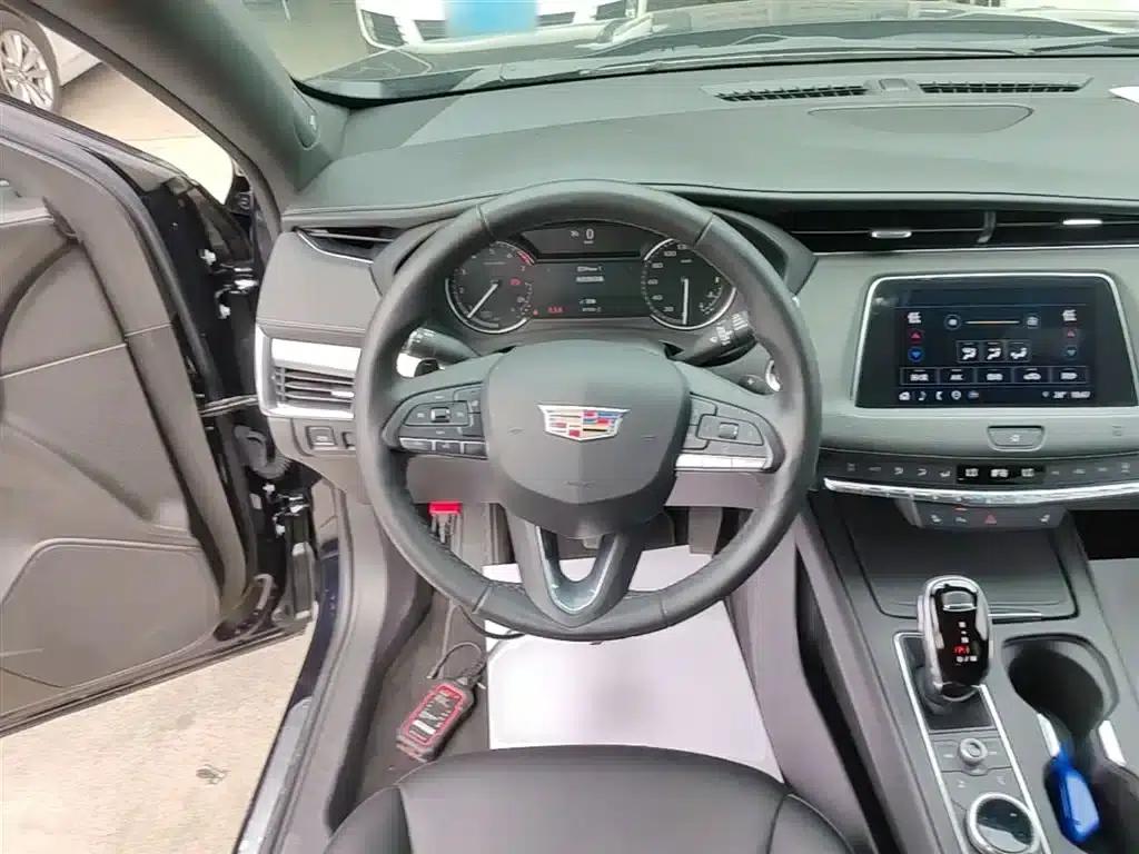 Cadillac XT4 2021 28T Two-Wheel Drive Premium Edition — миниатюра 11