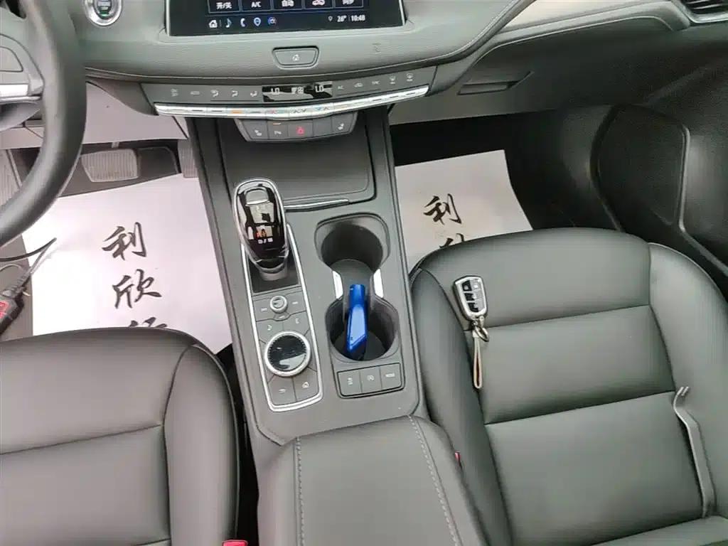 Cadillac XT4 2021 28T Two-Wheel Drive Premium Edition — миниатюра 14