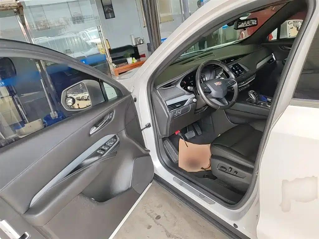 2018 Cadillac XT4 28T 2WD Luxury — миниатюра 16