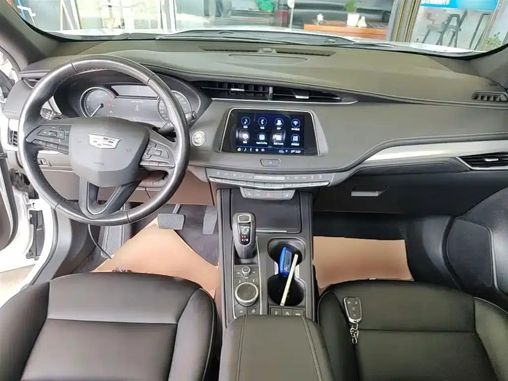 2018 Cadillac XT4 28T 2WD Luxury — миниатюра 10