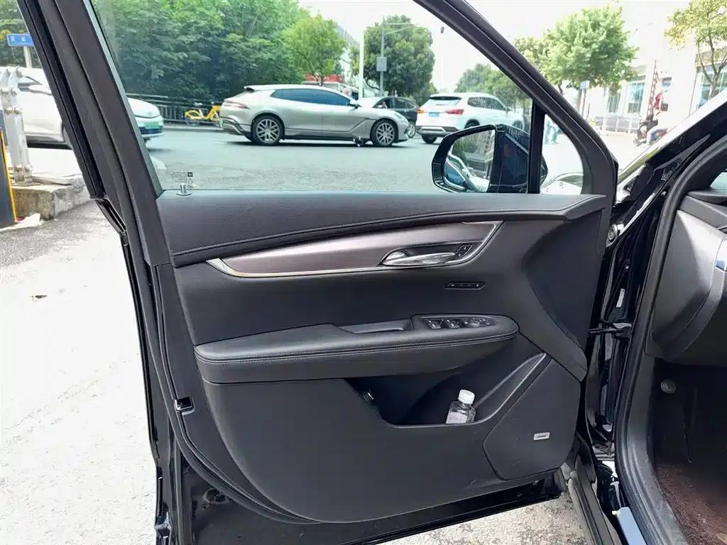 Cadillac XT6 2021 28T Six-Seat Luxury Edition — миниатюра 6