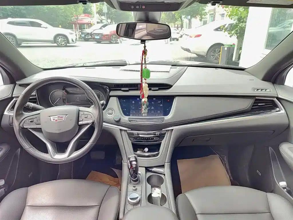 Cadillac XT6 2021 28T Six-Seat Luxury Edition — миниатюра 10