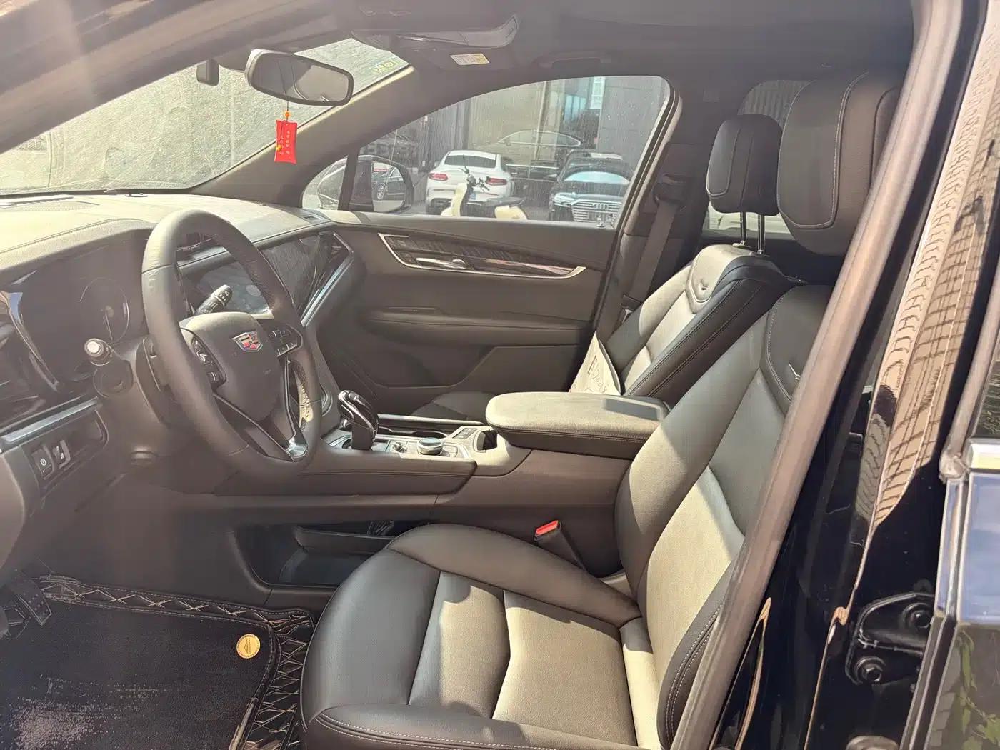 Cadillac XT6 2022 2.0T Six-Seat AWD Luxury — миниатюра 4