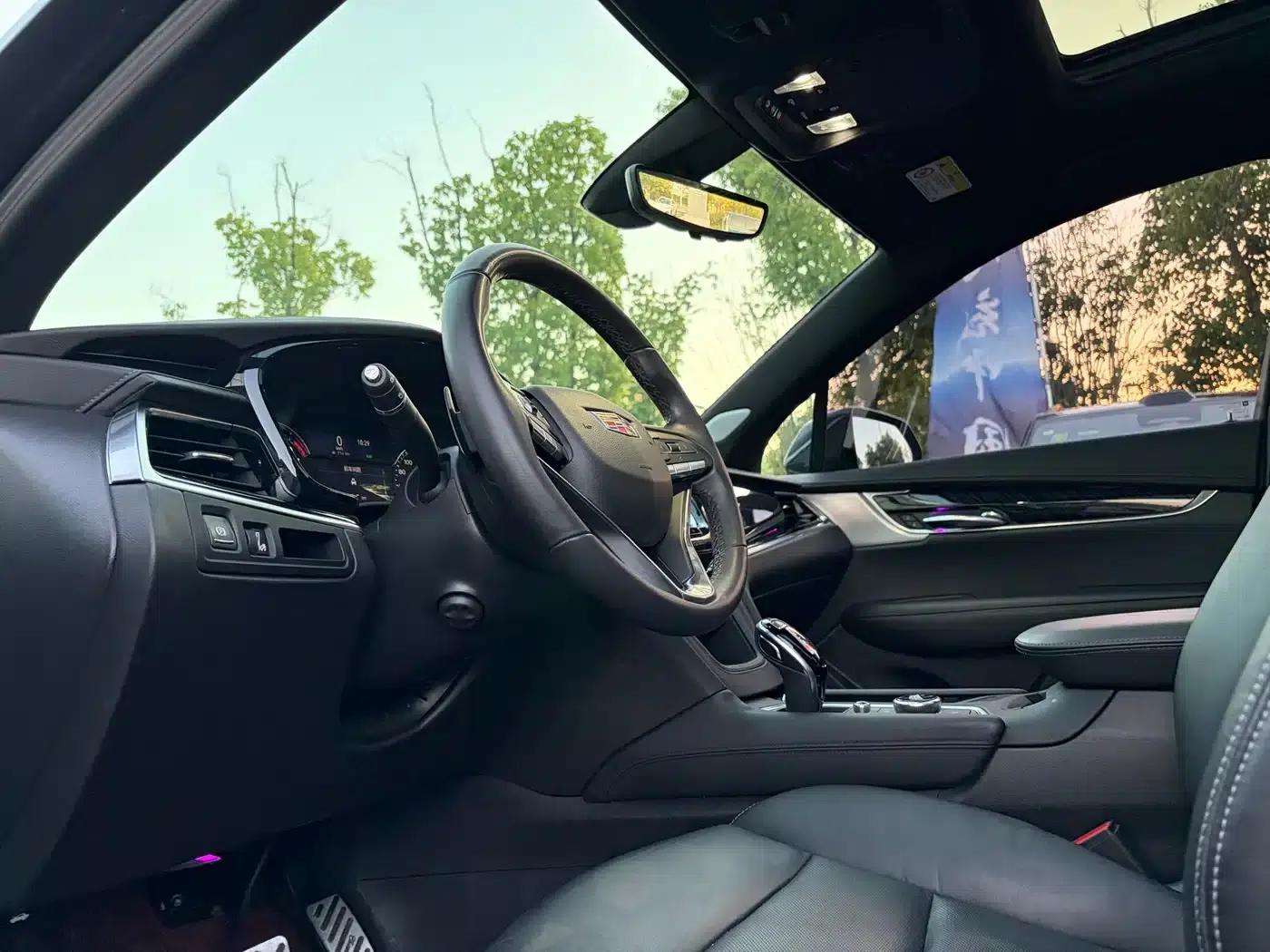 Cadillac XT6 2022 2.0T Six-Seat AWD Luxury — миниатюра 4