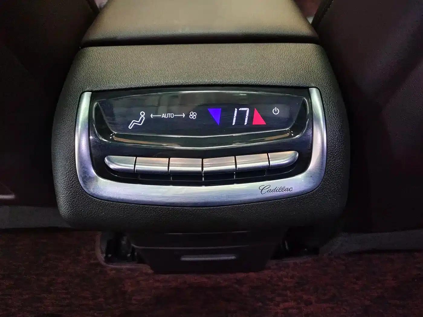 2020 Cadillac XT6 28T Six-Seat AWD Luxury — миниатюра 16