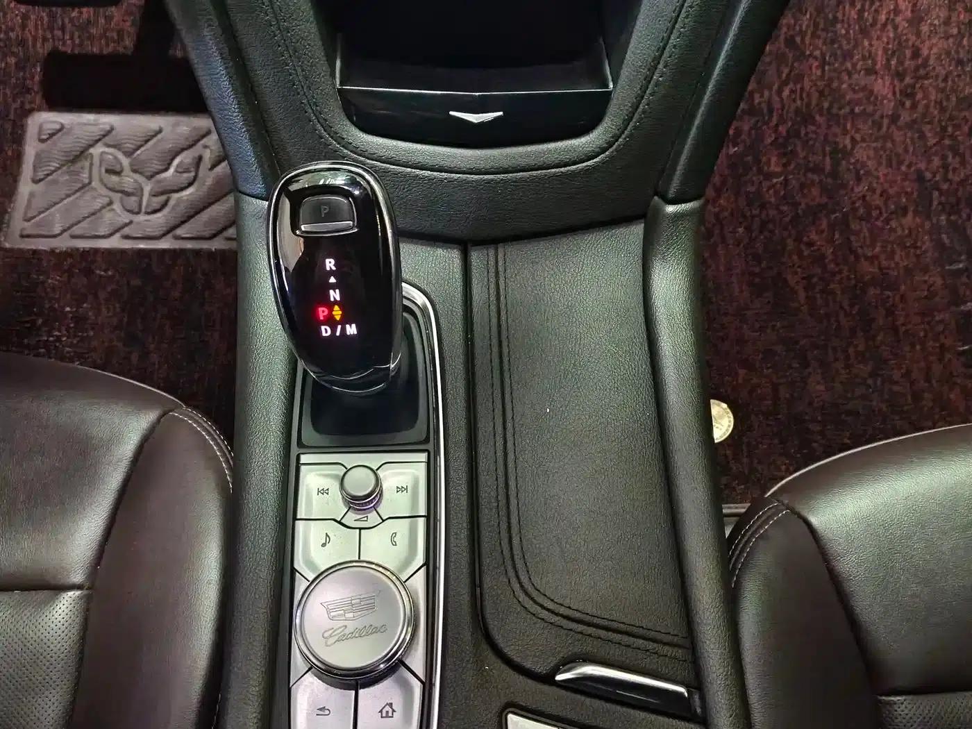 2020 Cadillac XT6 28T Six-Seat AWD Luxury — миниатюра 10