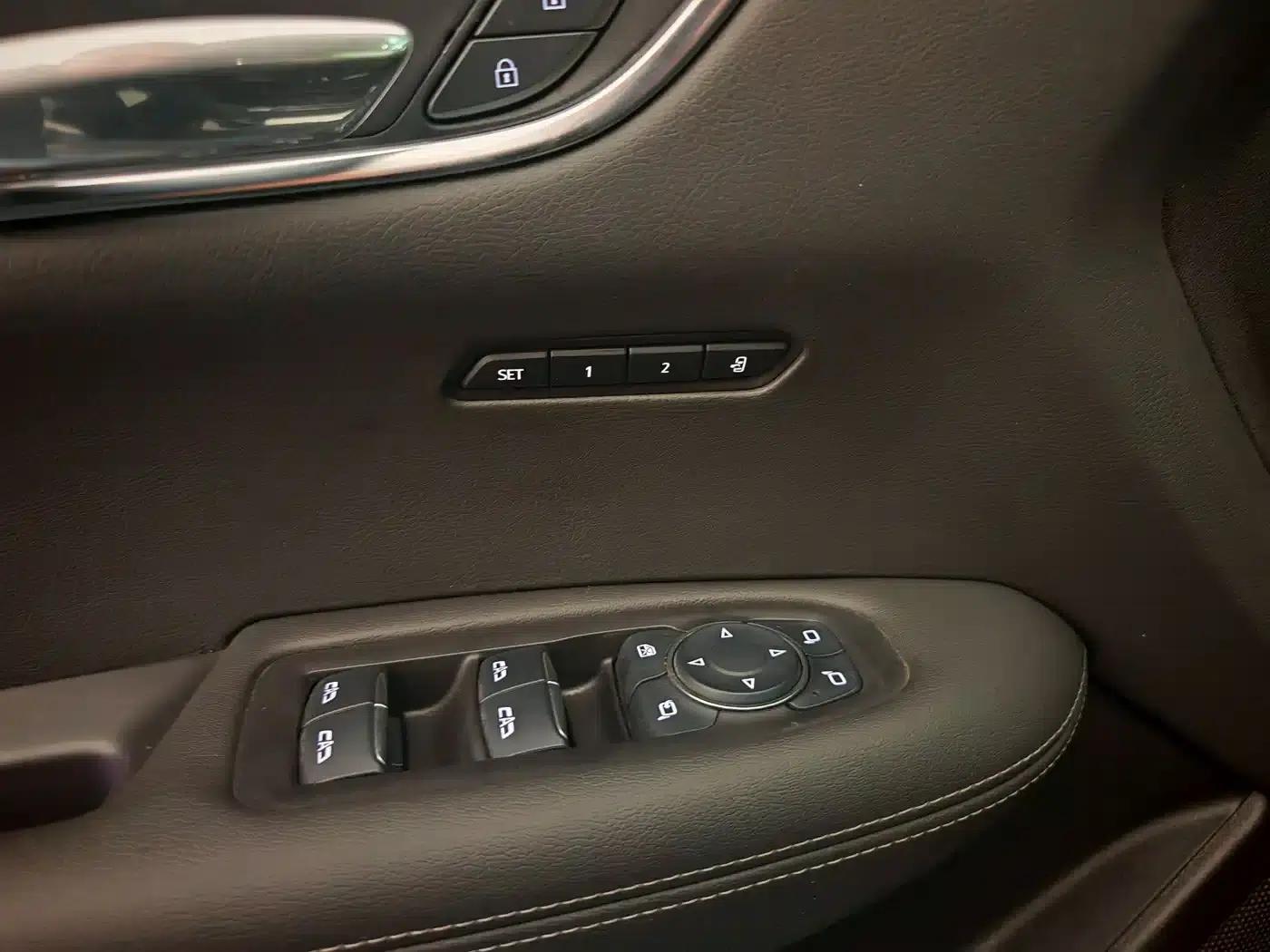 Cadillac XT6 2022 2.0T Six-Seat AWD Luxury 120th Anniversary Limited Edition — миниатюра 12