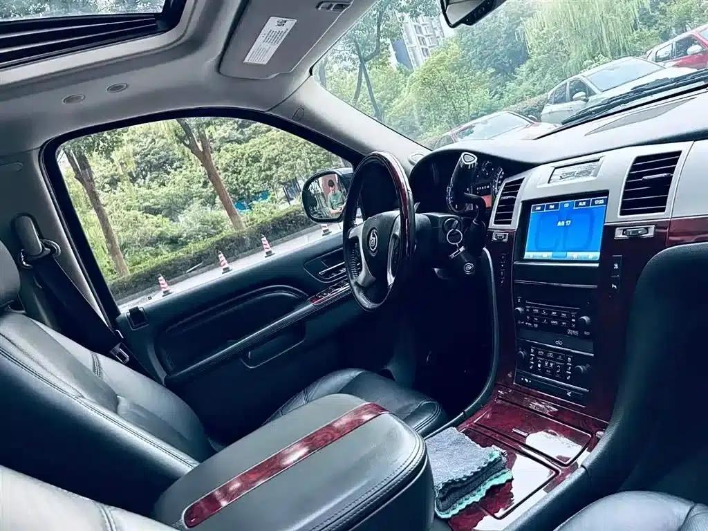 2010 Cadillac Escalade 6.0 Hybrid — миниатюра 16