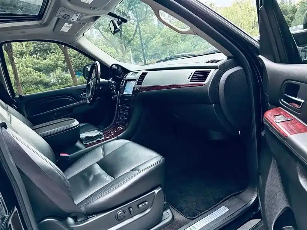 2010 Cadillac Escalade 6.0 Hybrid — миниатюра 17