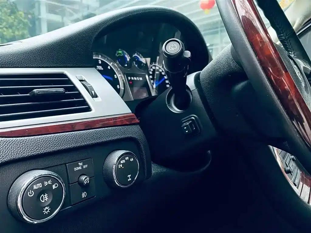 2010 Cadillac Escalade 6.0 Hybrid — миниатюра 8