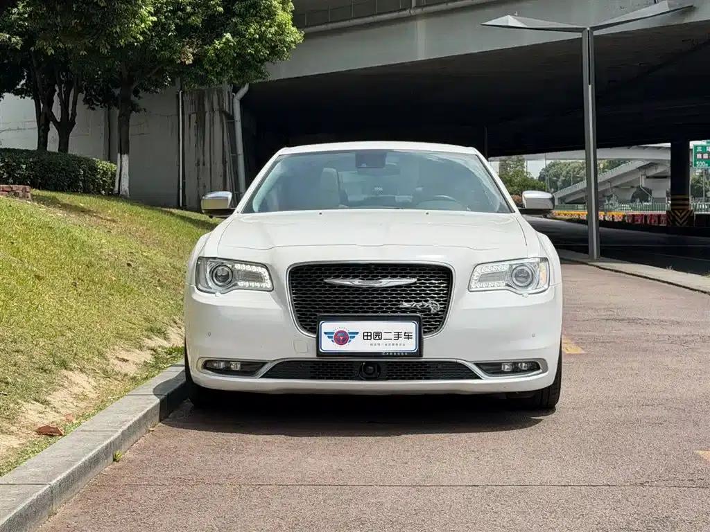 2016 Chrysler 300C Imported Model 3.0L Super Edition — миниатюра 2