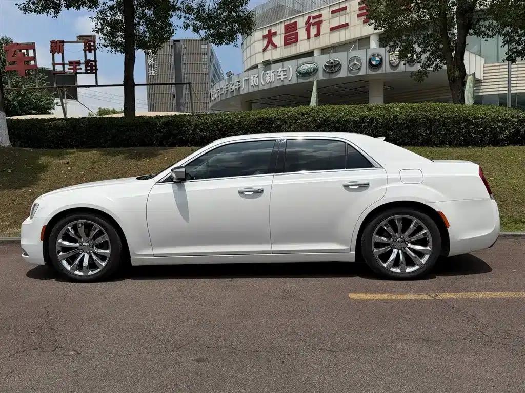 2016 Chrysler 300C Imported Model 3.0L Super Edition — миниатюра 3