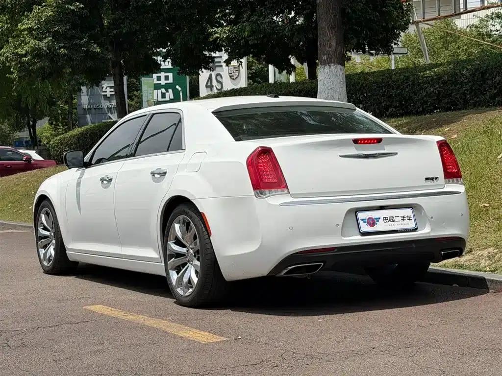 2016 Chrysler 300C Imported Model 3.0L Super Edition — миниатюра 4