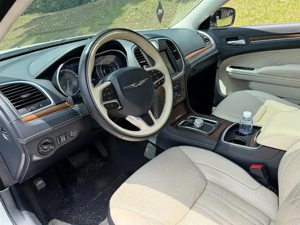 2016 Chrysler 300C Imported Model 3.0L Super Edition — миниатюра 7
