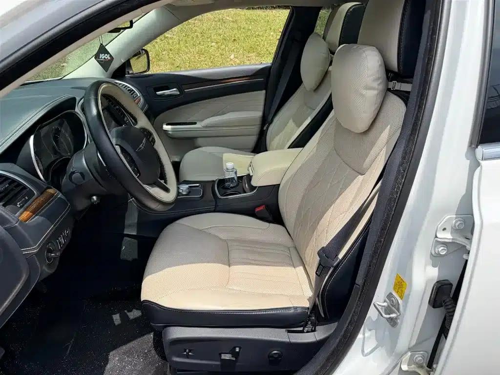 2016 Chrysler 300C Imported Model 3.0L Super Edition — миниатюра 8