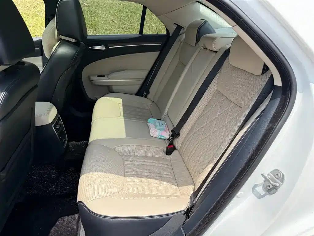 2016 Chrysler 300C Imported Model 3.0L Super Edition — миниатюра 10