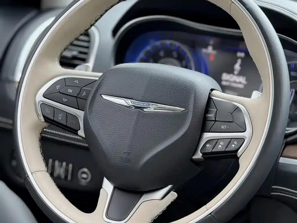 2016 Chrysler 300C Imported Model 3.0L Super Edition — миниатюра 3