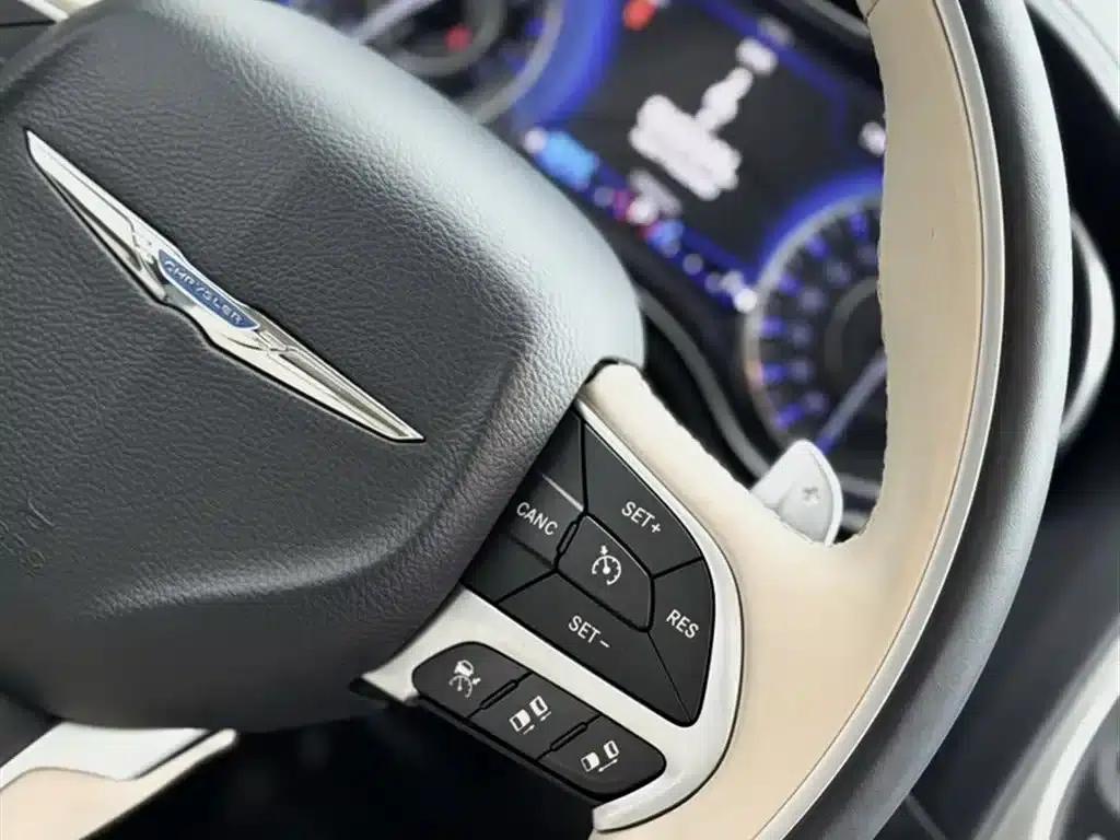 2016 Chrysler 300C Imported Model 3.0L Super Edition — миниатюра 21