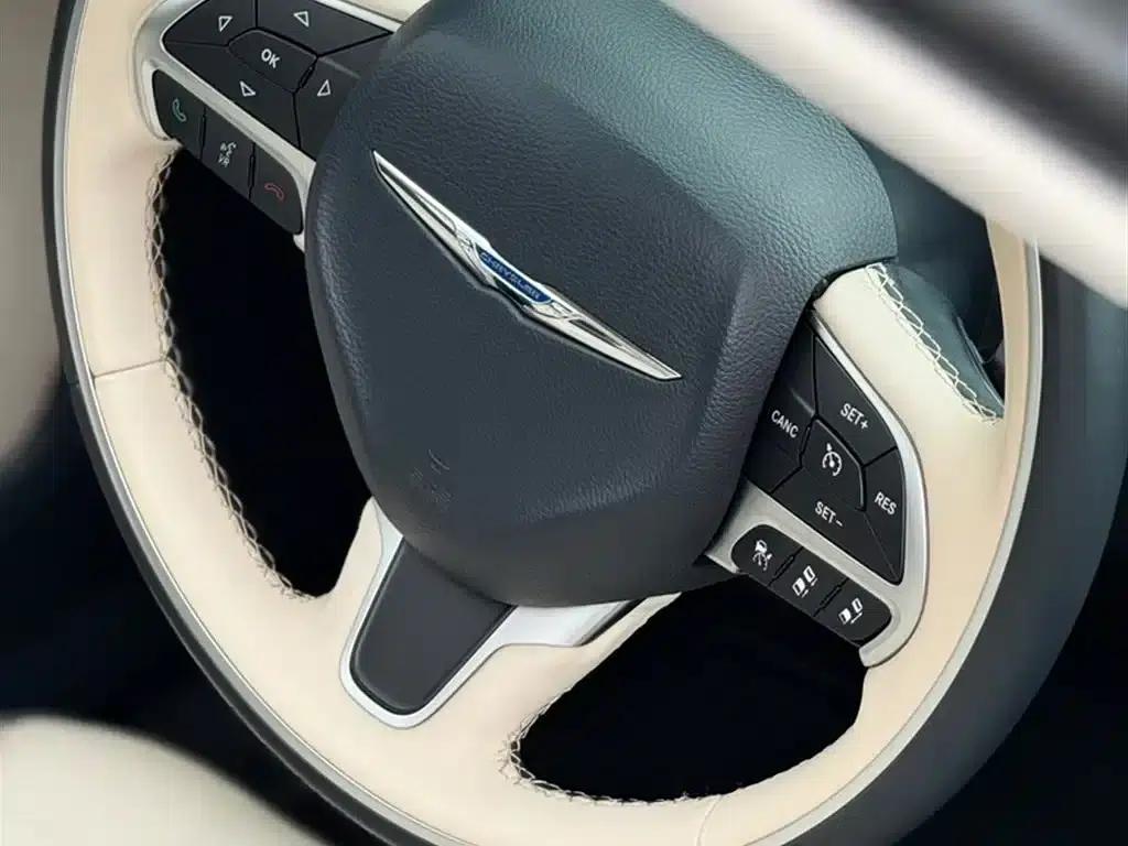 2016 Chrysler 300C Imported Model 3.0L Super Edition — миниатюра 22