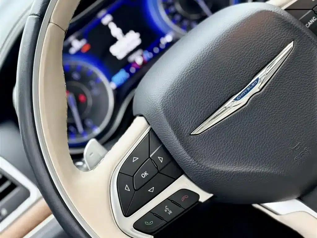 2016 Chrysler 300C Imported Model 3.0L Super Edition — миниатюра 25