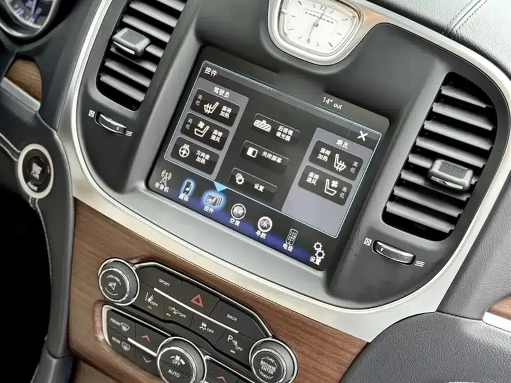2016 Chrysler 300C Imported Model 3.0L Super Edition — миниатюра 6