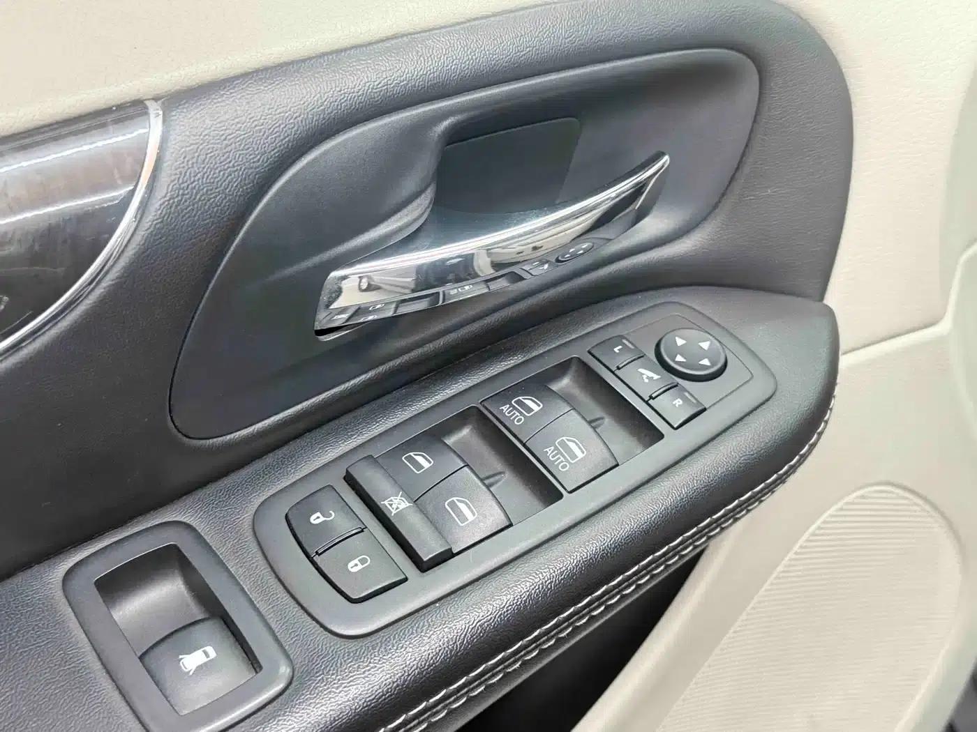 2014 Imported Grand Voyager 3.6L Comfort Edition — миниатюра 16