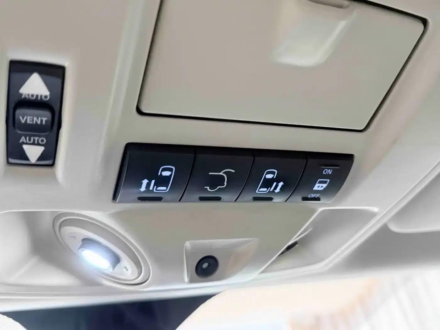 2014 Imported Grand Voyager 3.6L Comfort Edition — миниатюра 18