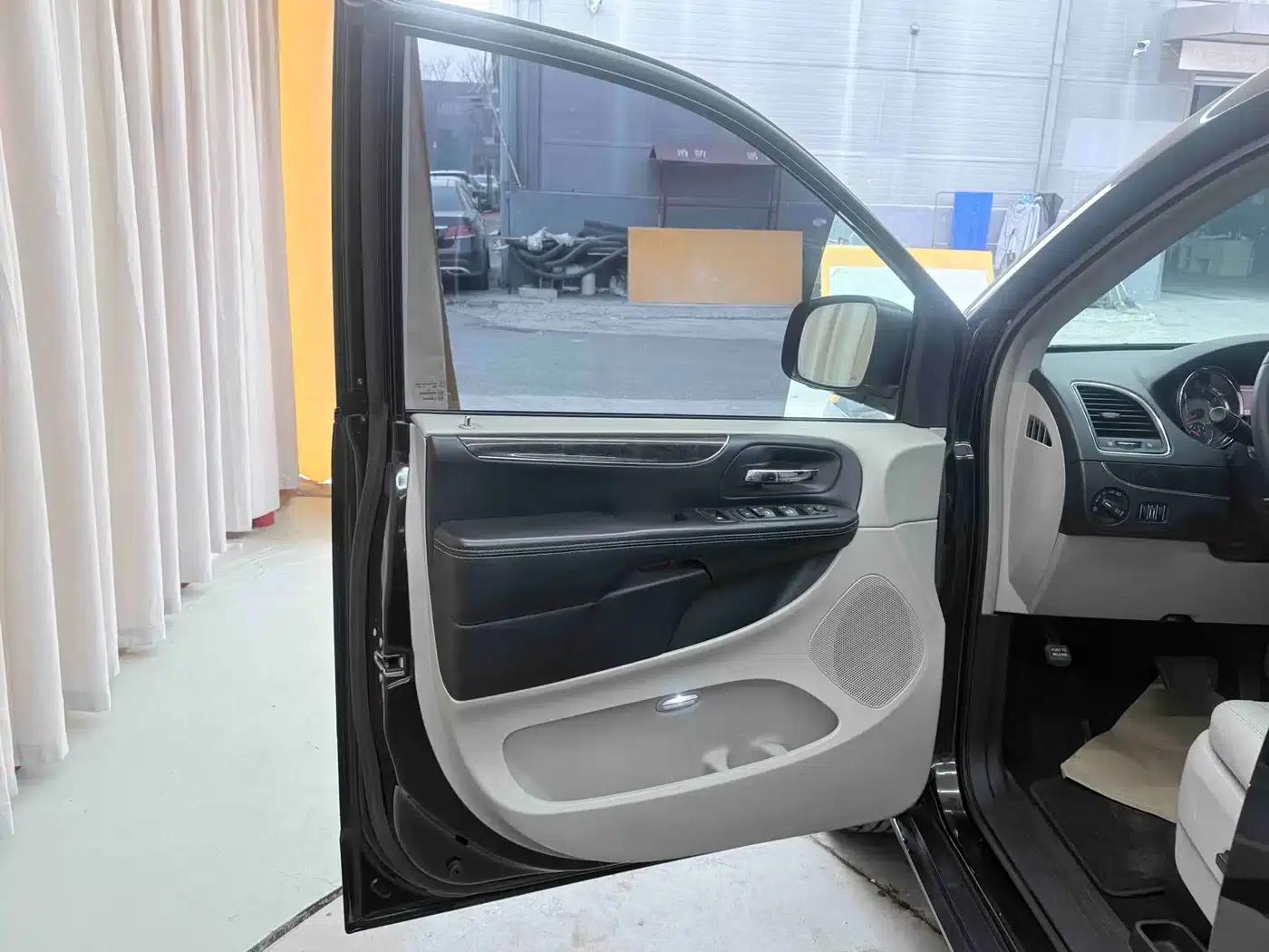 2014 Imported Grand Voyager 3.6L Comfort Edition — миниатюра 19