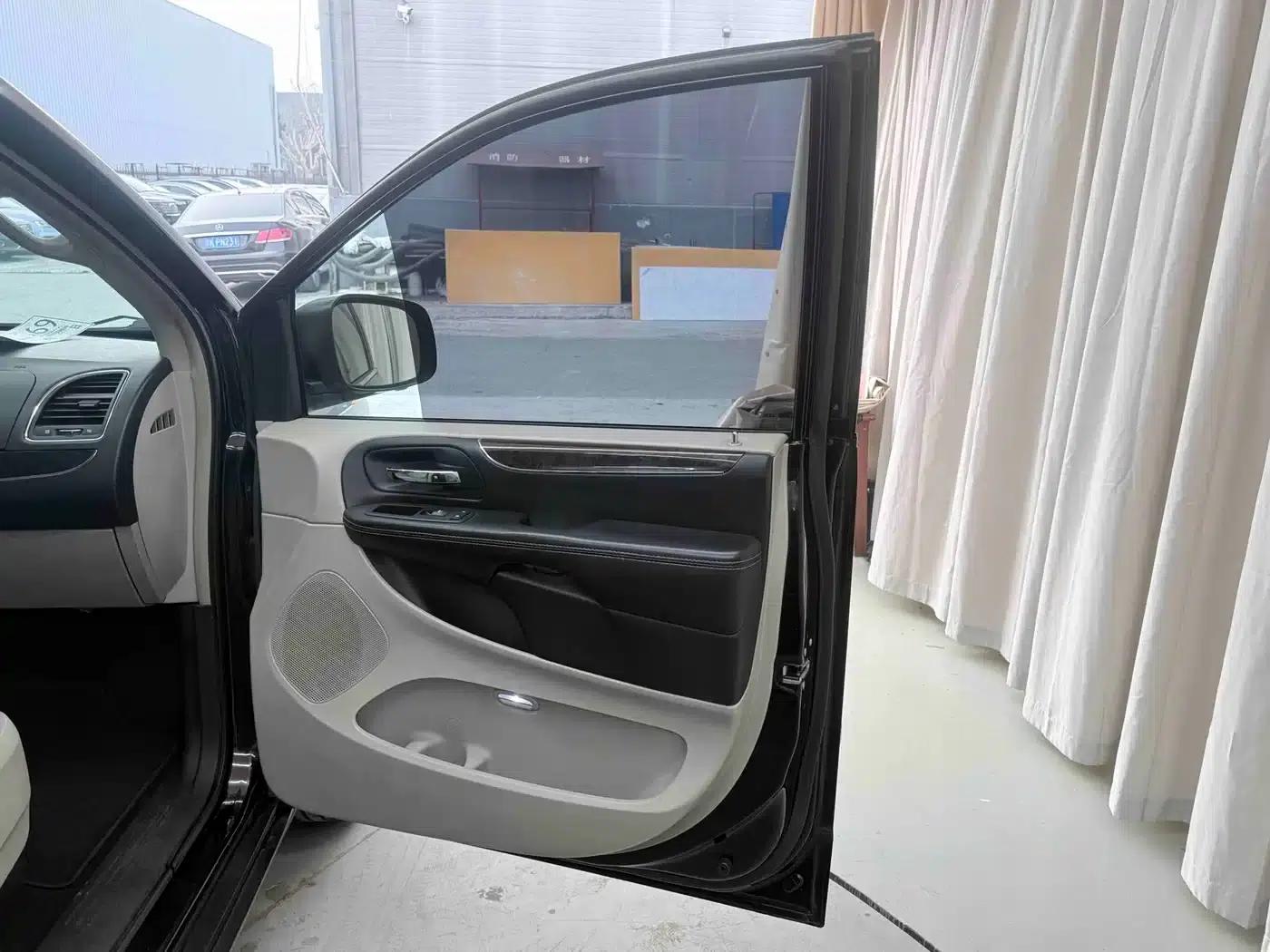 2014 Imported Grand Voyager 3.6L Comfort Edition — миниатюра 20
