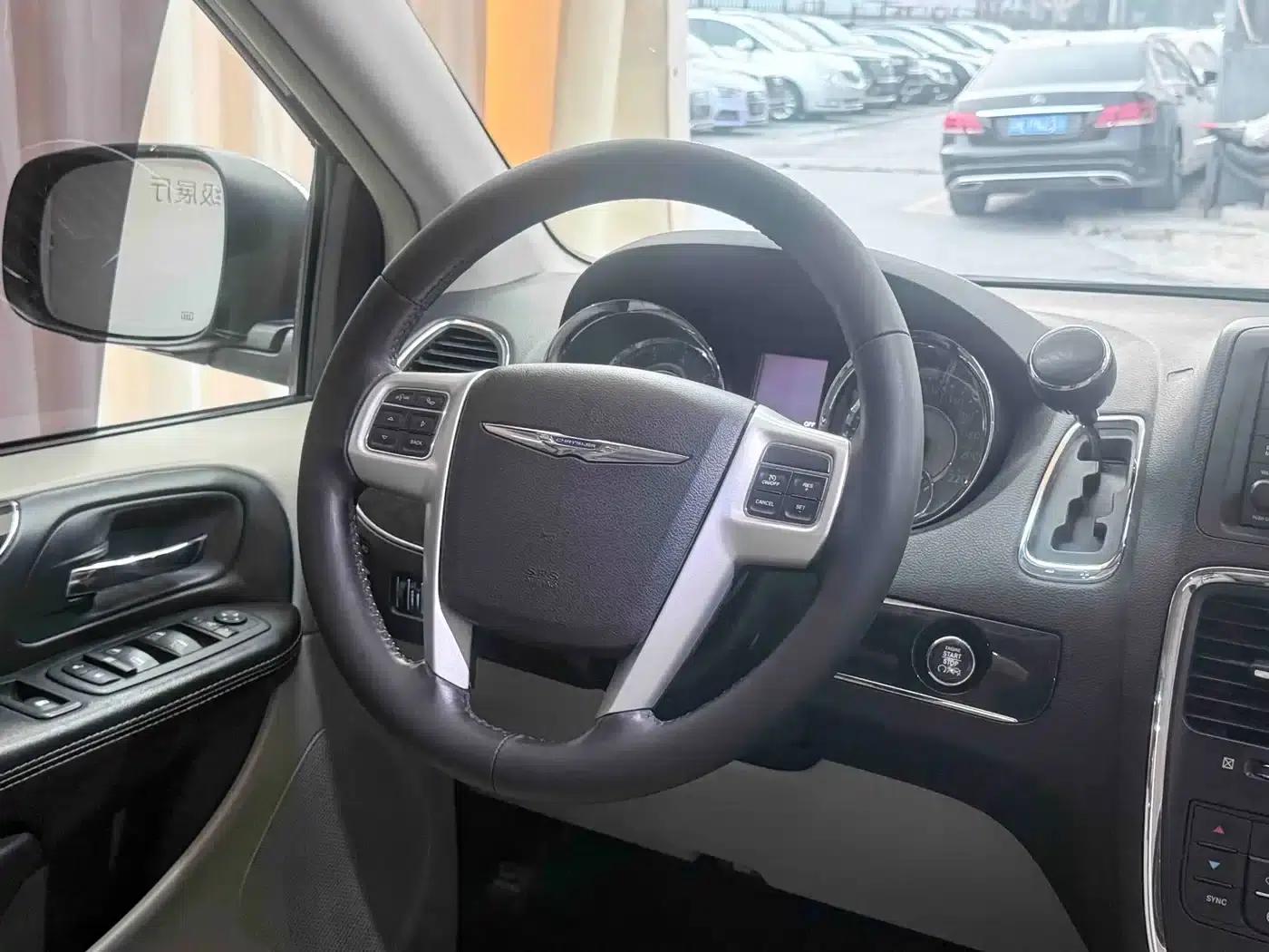2014 Imported Grand Voyager 3.6L Comfort Edition — миниатюра 5