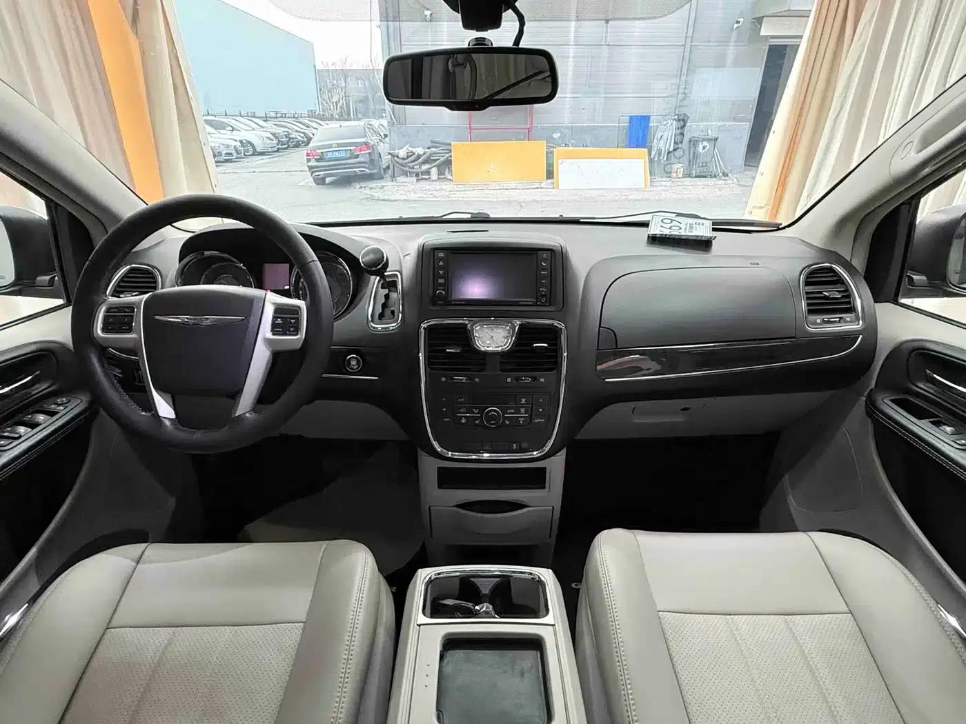 2014 Imported Grand Voyager 3.6L Comfort Edition — миниатюра 6