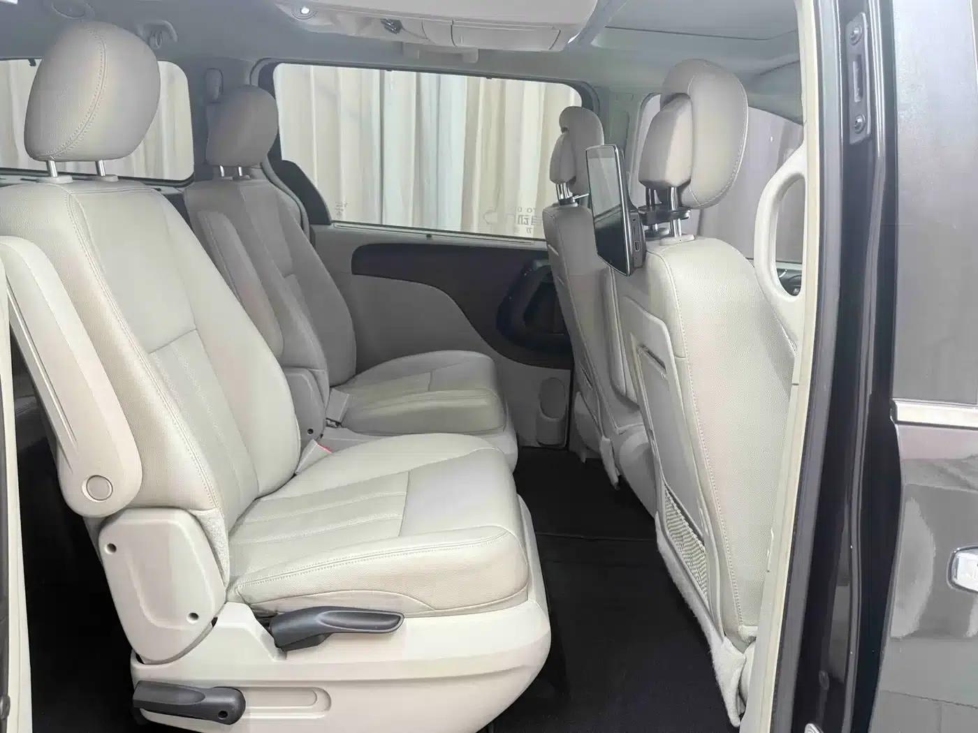 2014 Imported Grand Voyager 3.6L Comfort Edition — миниатюра 7