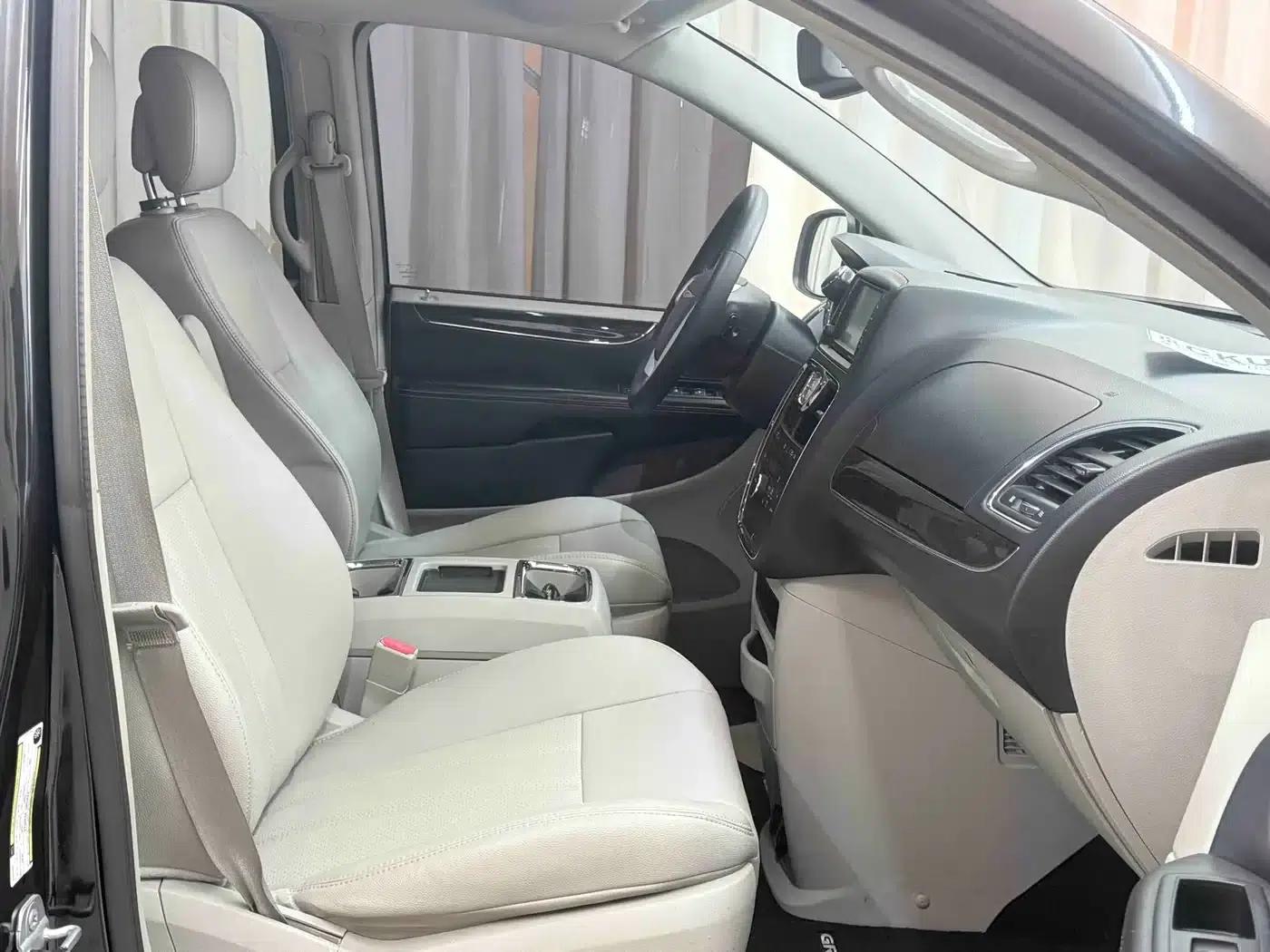 2014 Imported Grand Voyager 3.6L Comfort Edition — миниатюра 8