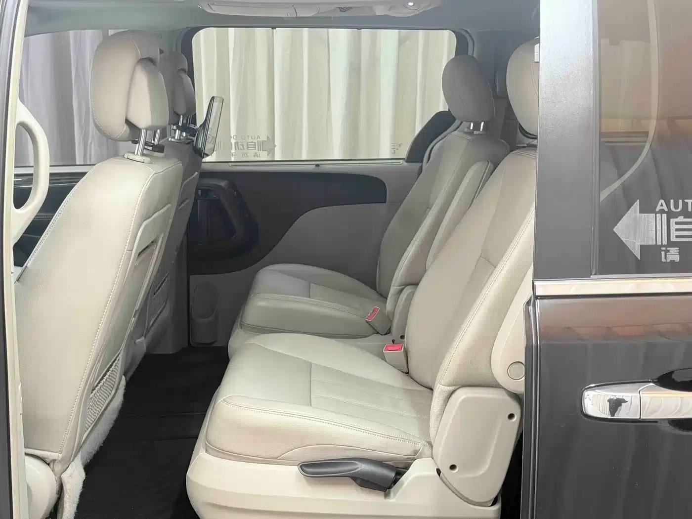 2014 Imported Grand Voyager 3.6L Comfort Edition — миниатюра 9