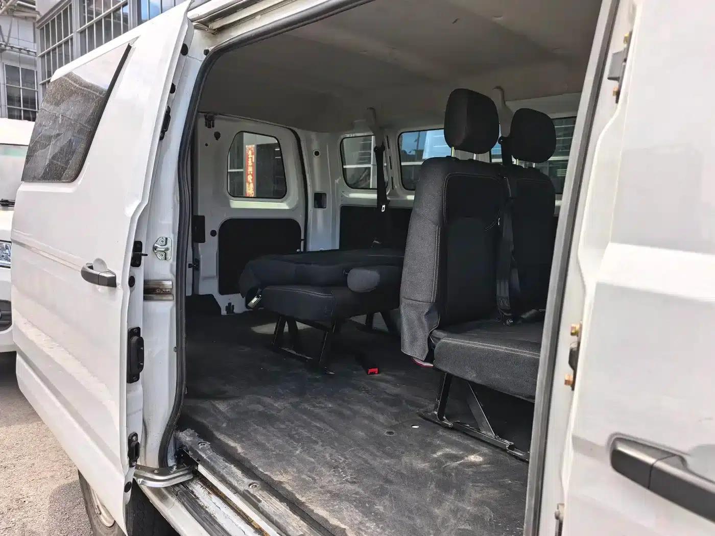 Yangtze Finless Porpoise E5 2024 Model 36.8kWh 6-Seater with Window — миниатюра 7