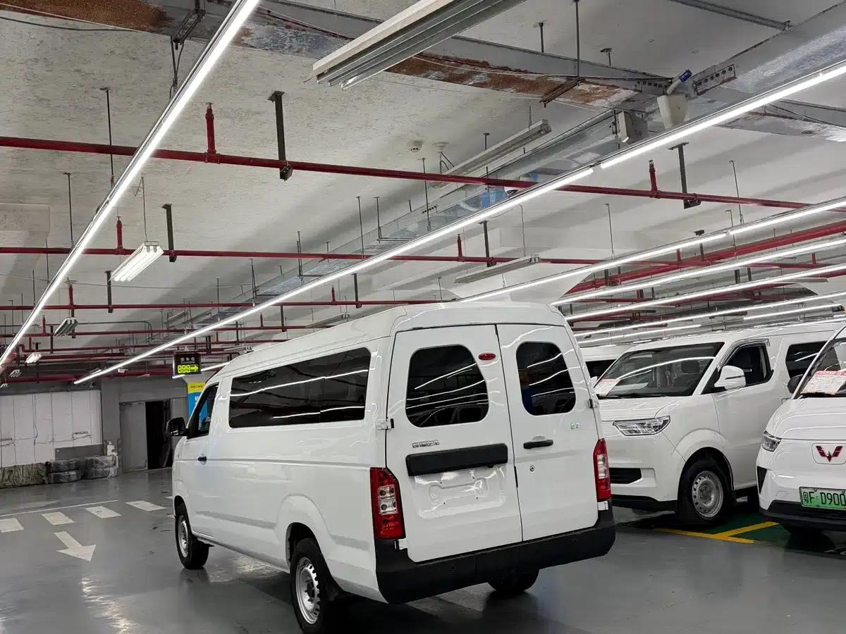 Yangtze Finless Porpoise E7 2025 Economy Edition 41.86kWh 6-seater — миниатюра 5