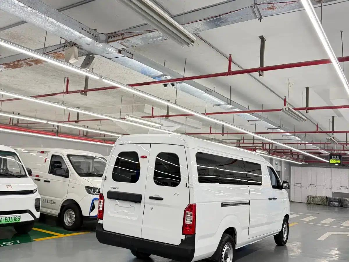 Yangtze Finless Porpoise E7 2025 Economy Edition 41.86kWh 6-seater — миниатюра 6