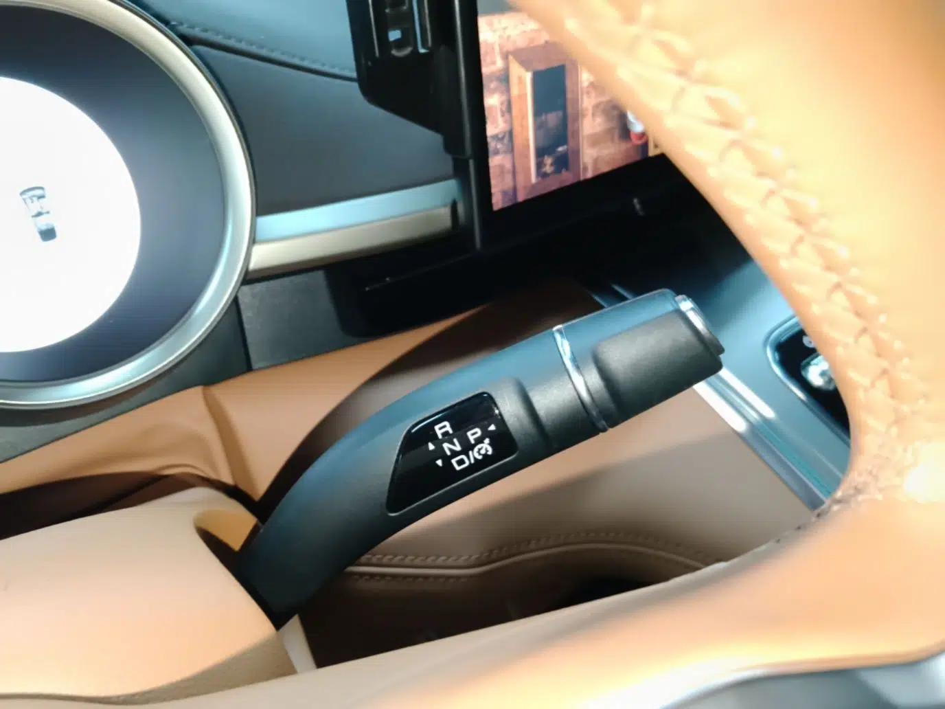 ORA Lightning Cat 2022 555 km Luxury Edition — миниатюра 17