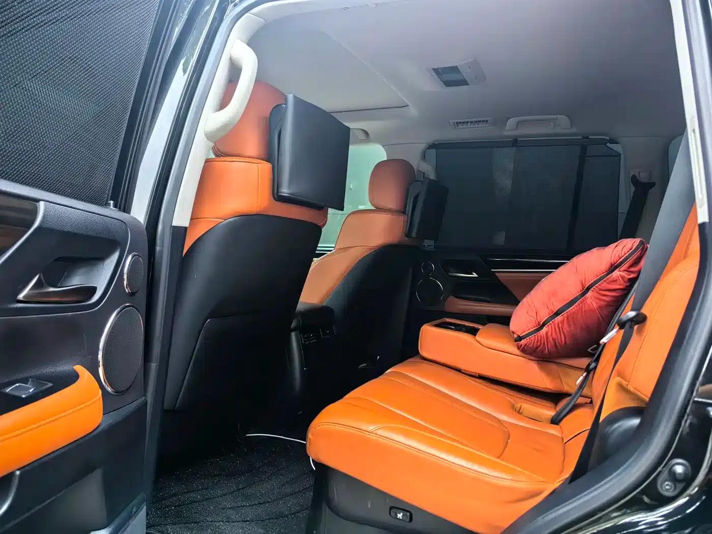 2016 Lexus LX 570 Premium Luxury Edition — миниатюра 3