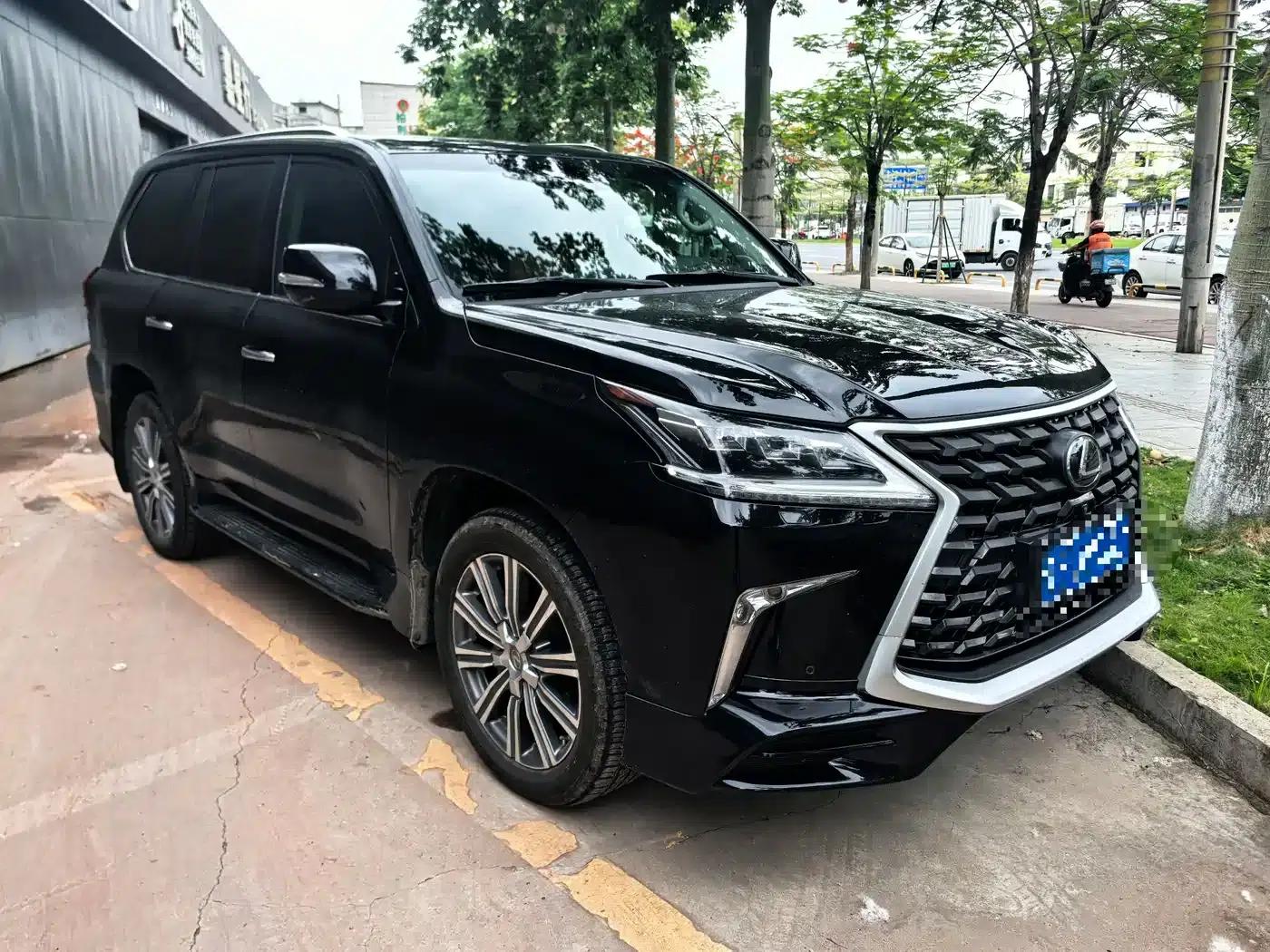 2016 Lexus LX 570 Premium Luxury Edition — миниатюра 4