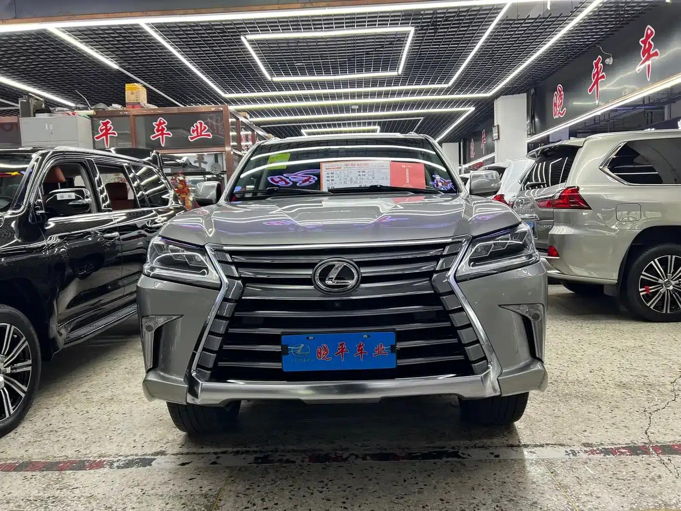2016 Lexus LX 570 Dynamic Luxury Edition — миниатюра 2
