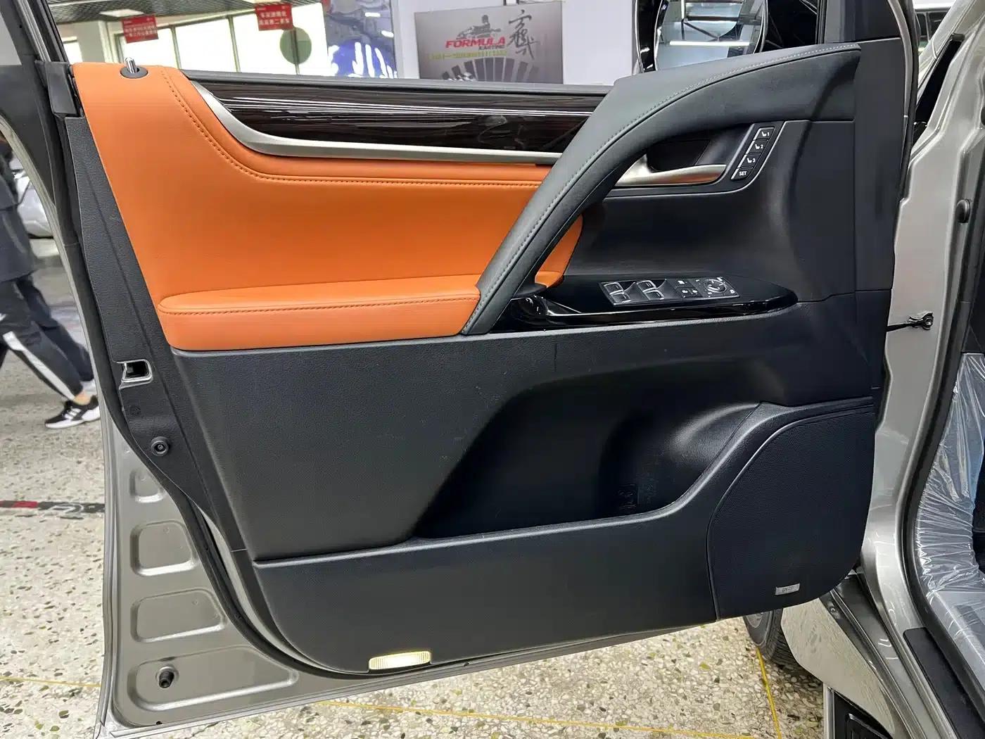 2016 Lexus LX 570 Dynamic Luxury Edition — миниатюра 14
