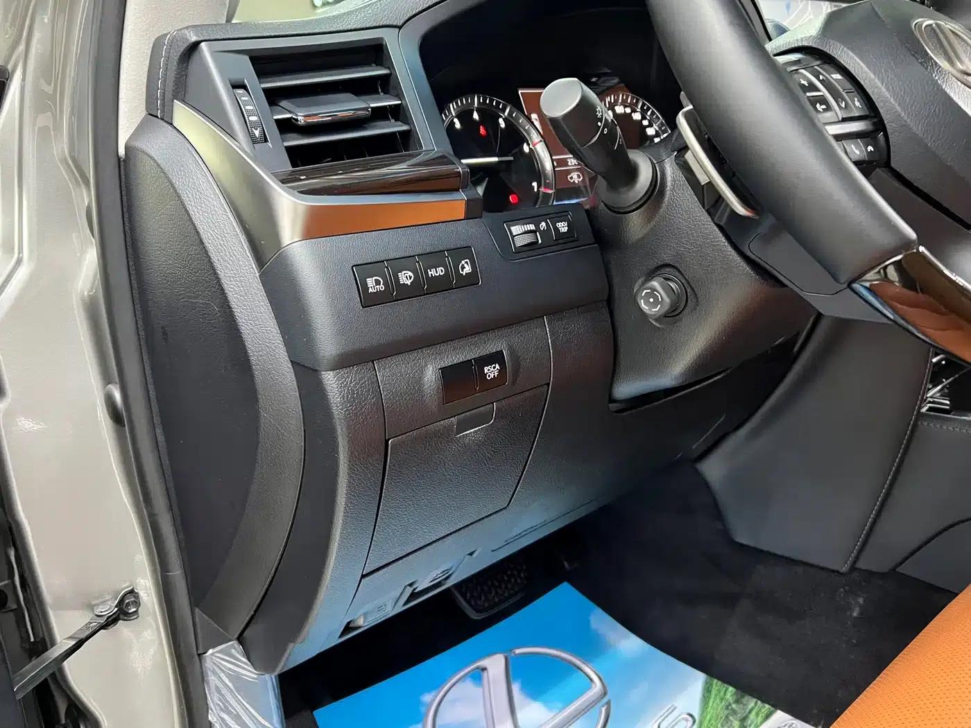 2016 Lexus LX 570 Dynamic Luxury Edition — миниатюра 16