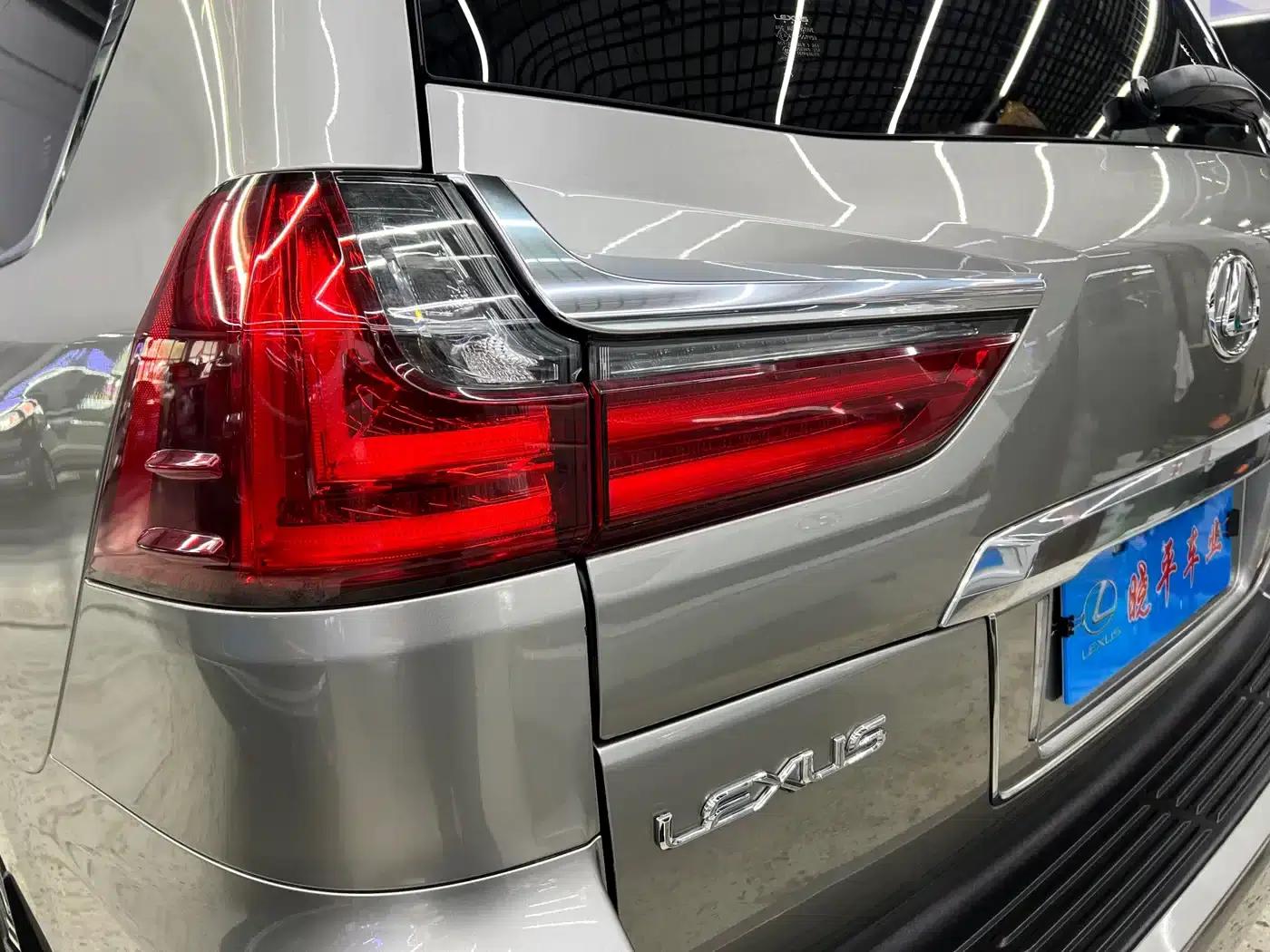 2016 Lexus LX 570 Dynamic Luxury Edition — миниатюра 22